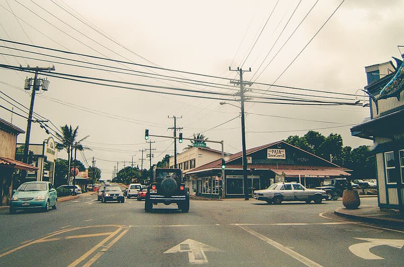 Shops and old storefronts line the intersection of Hāna Highway and Baldwin Avenue in Paʻia town.